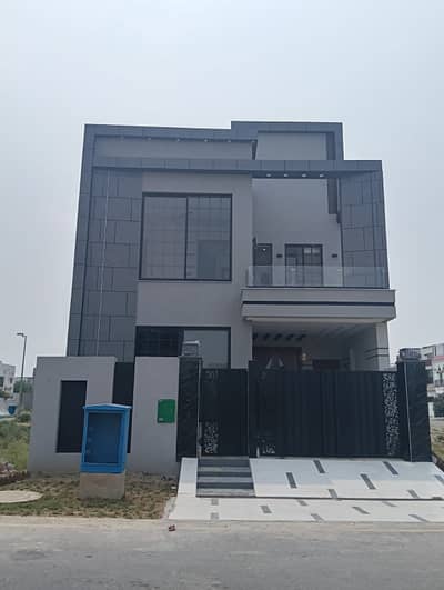 A Block 5 Marla Brand New Luxury House