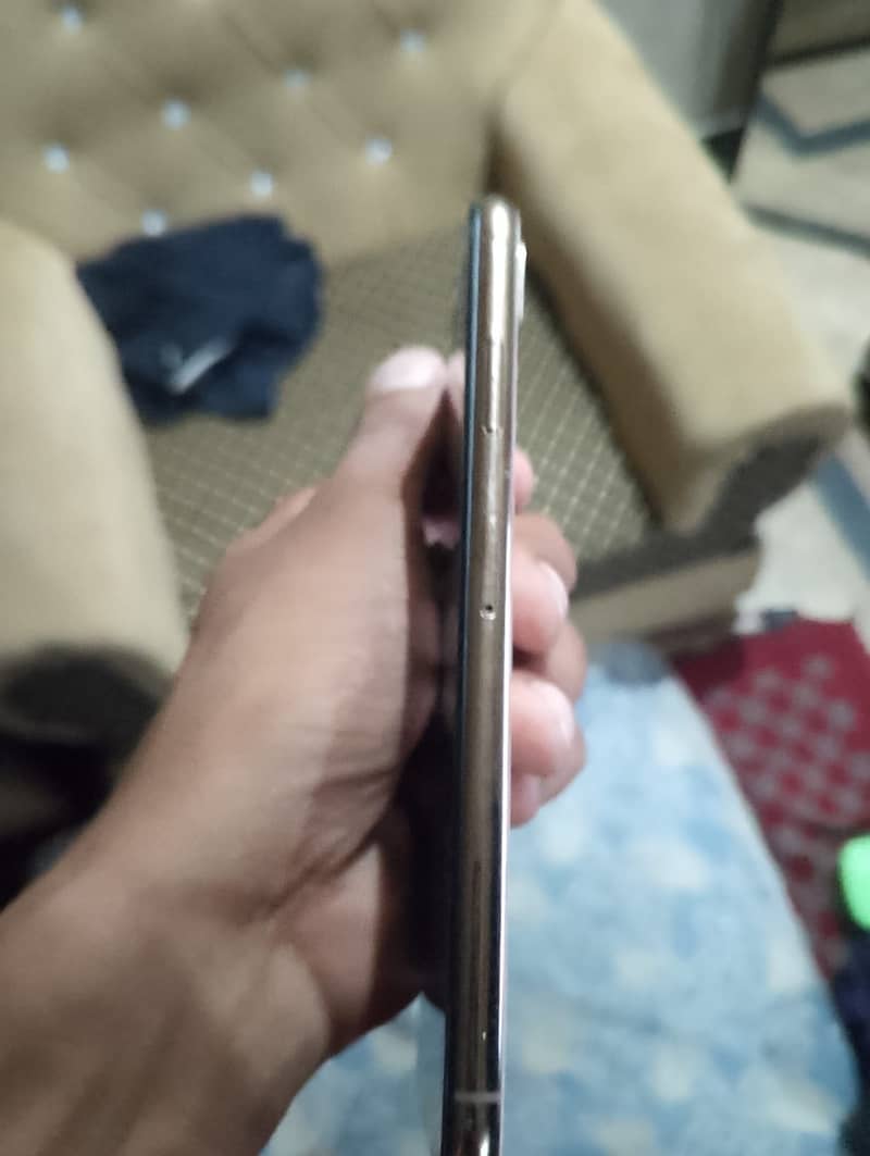 Apple iPhone XSmax 4