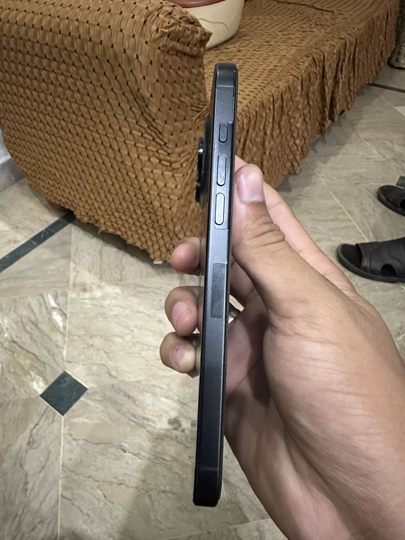 Apple iPhone 16 Pro Max 3