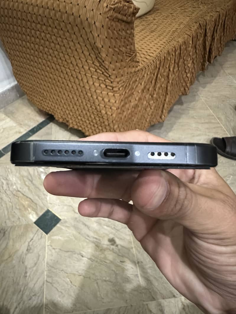 Apple iPhone 16 Pro Max 6