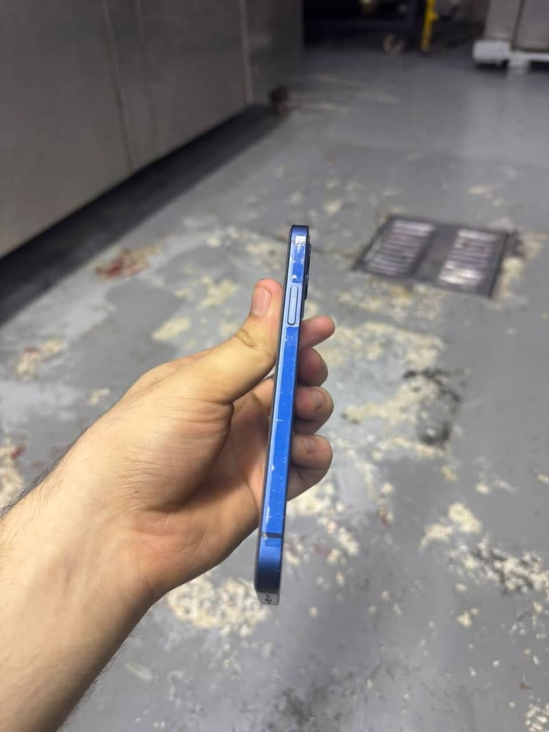 Apple iPhone 12 3