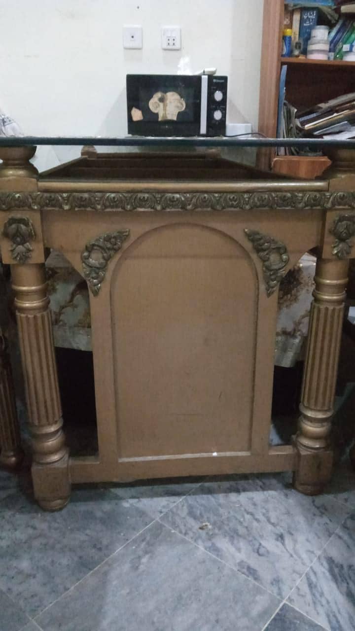 royal dinning table 0