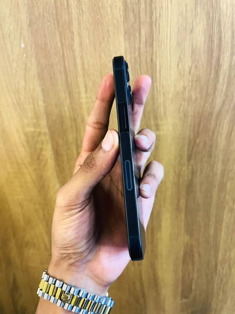 Apple iPhone 13 1
