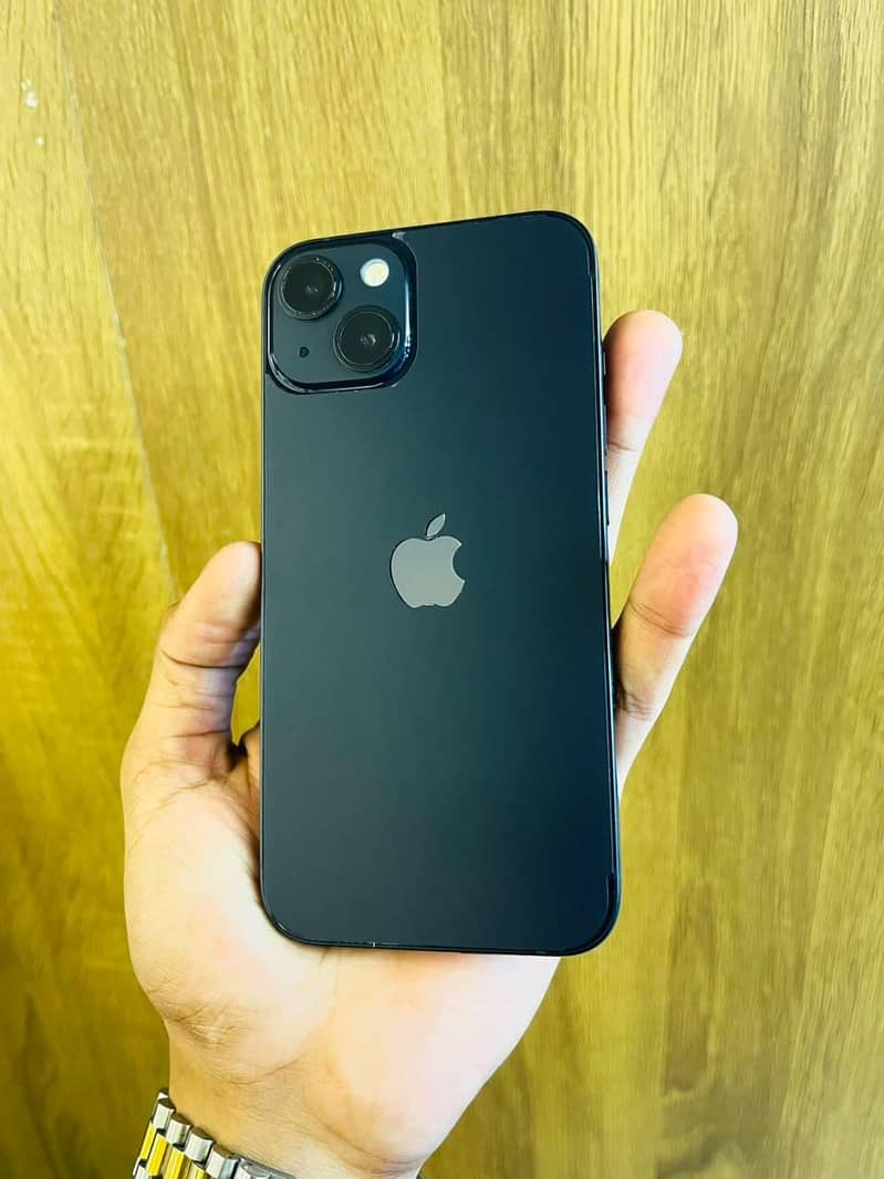 Apple iPhone 13 5