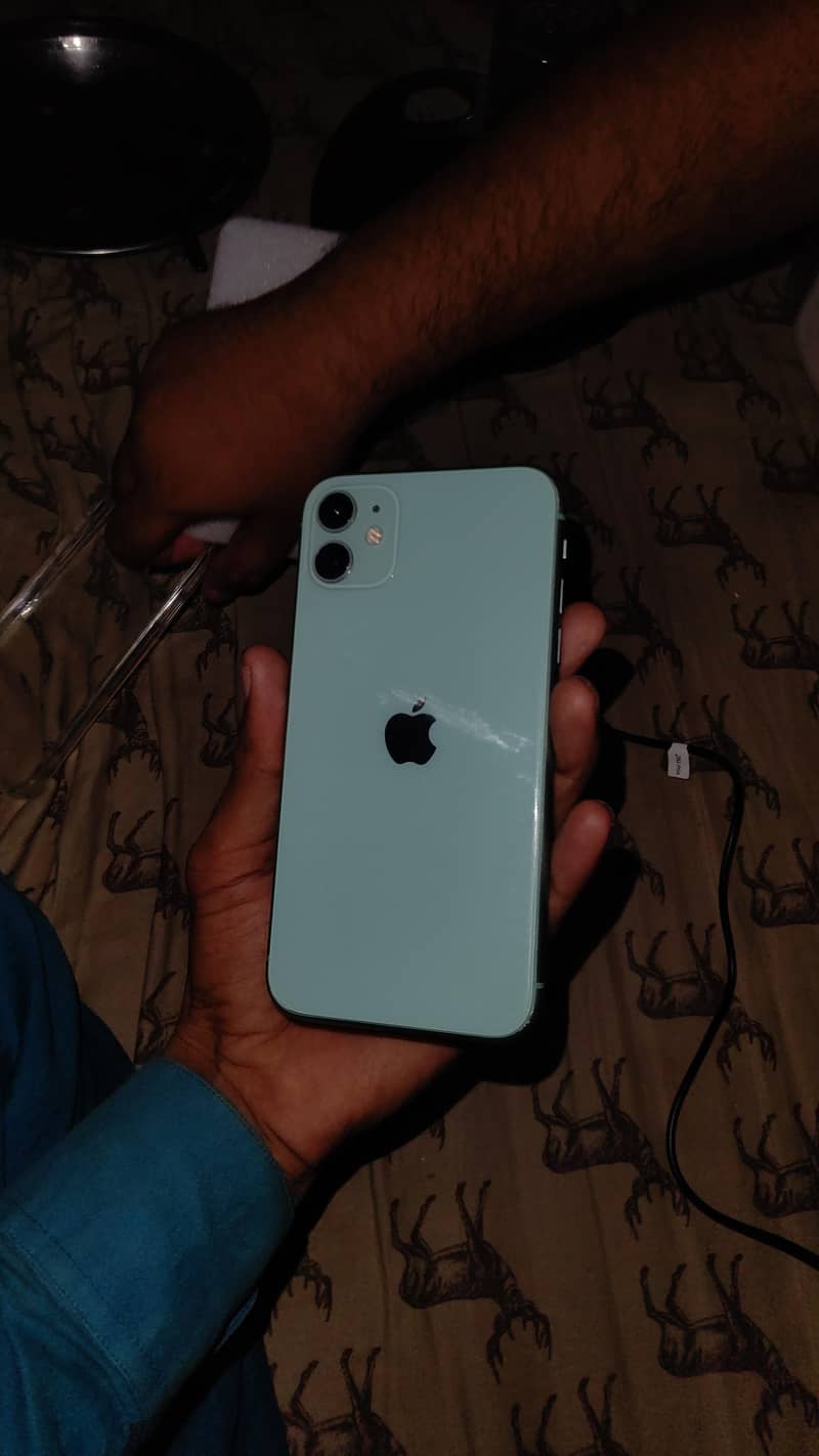 Apple iPhone 11 3