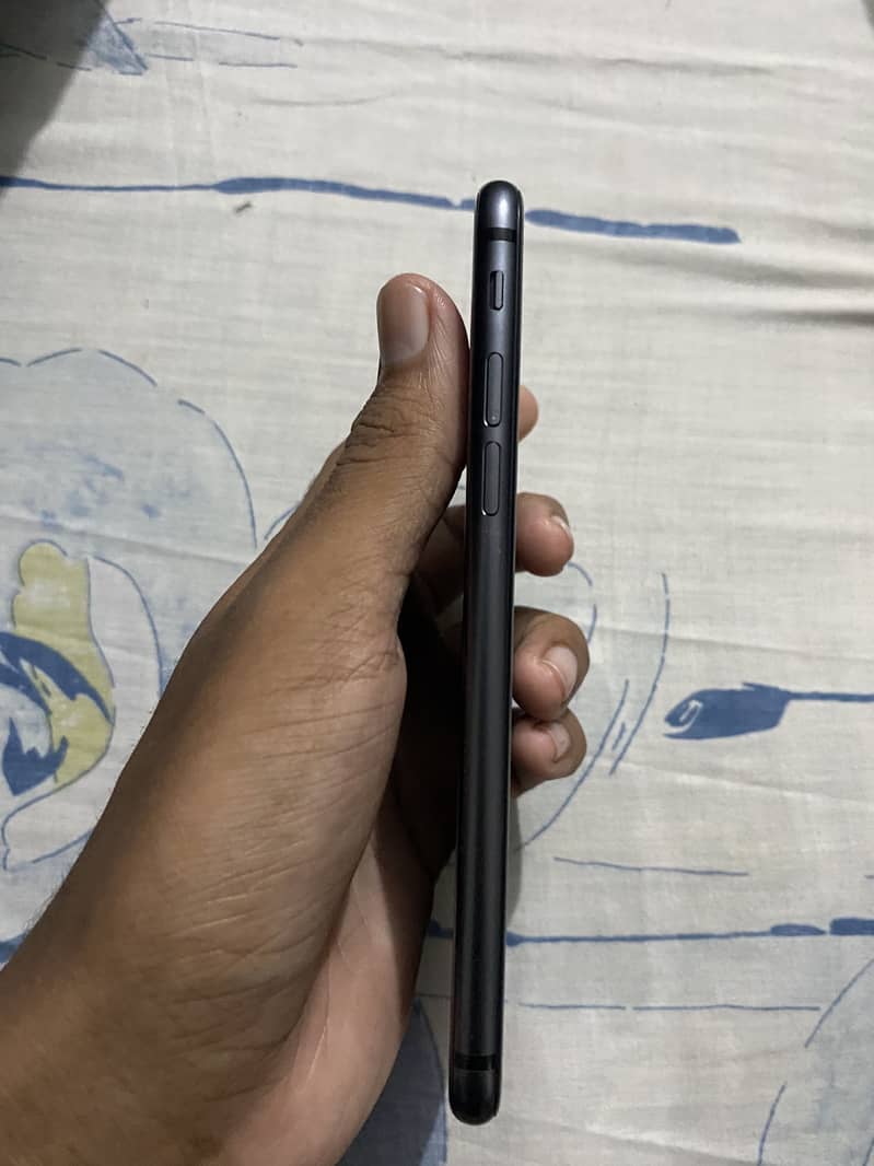 Apple iPhone 8 3