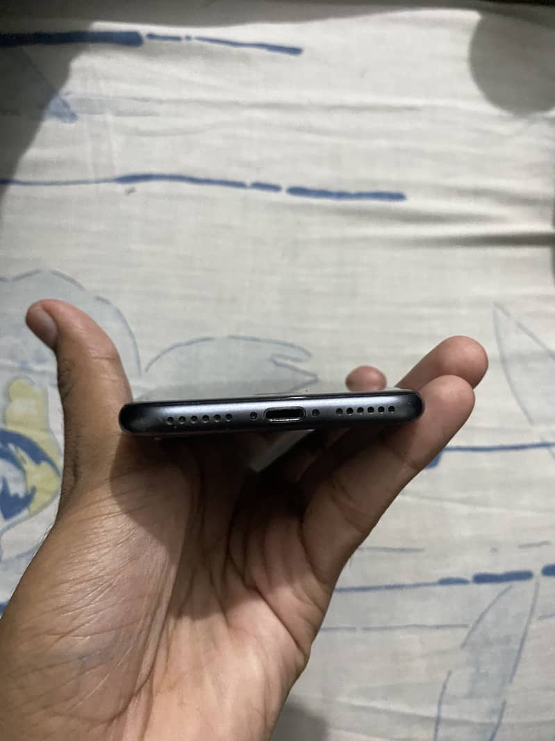 Apple iPhone 8 4