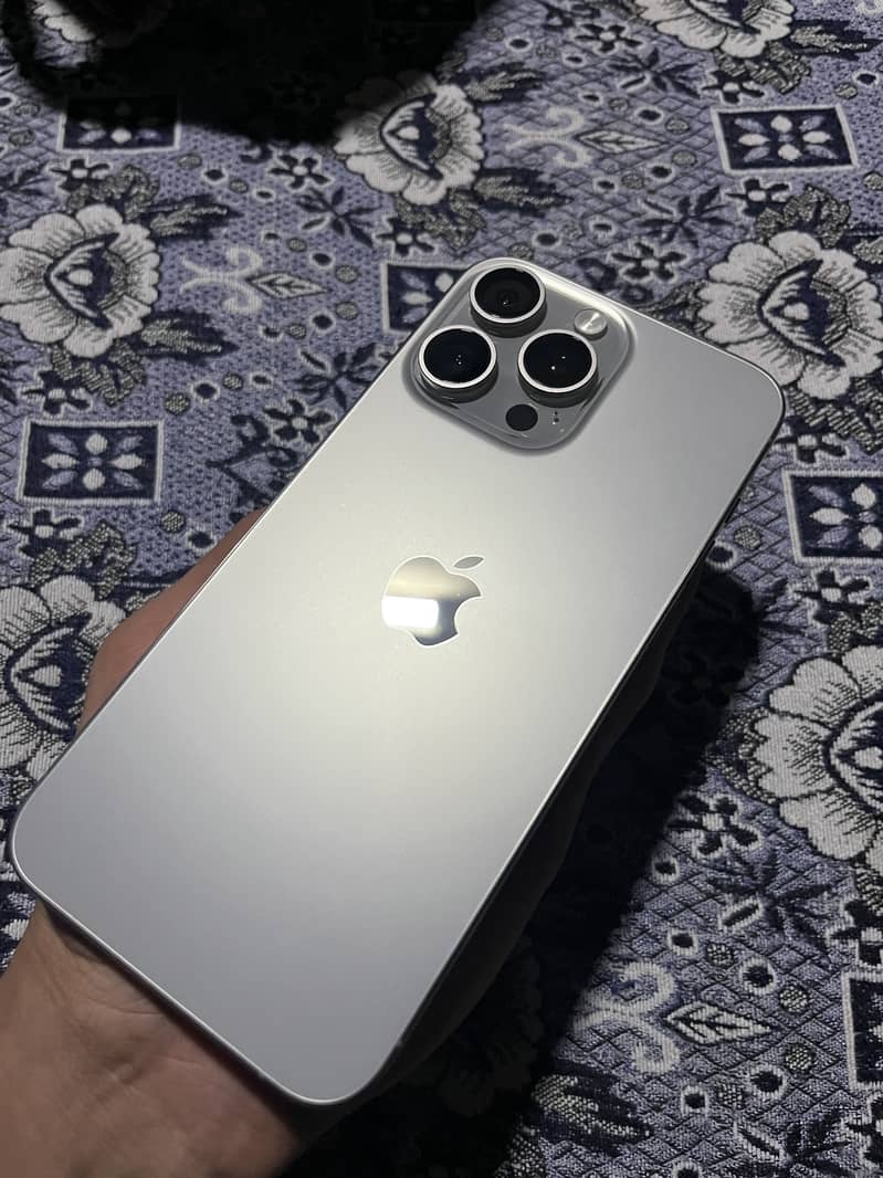 Apple iPhone 15 Pro Max 1