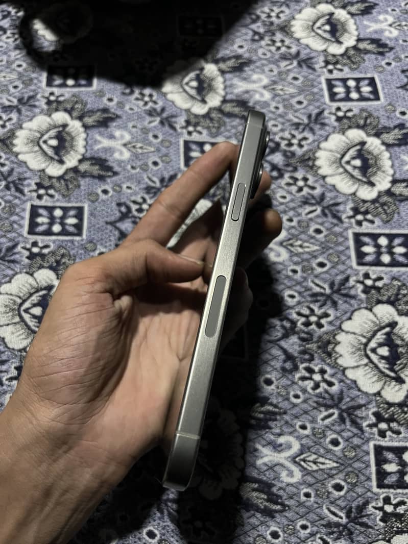 Apple iPhone 15 Pro Max 3