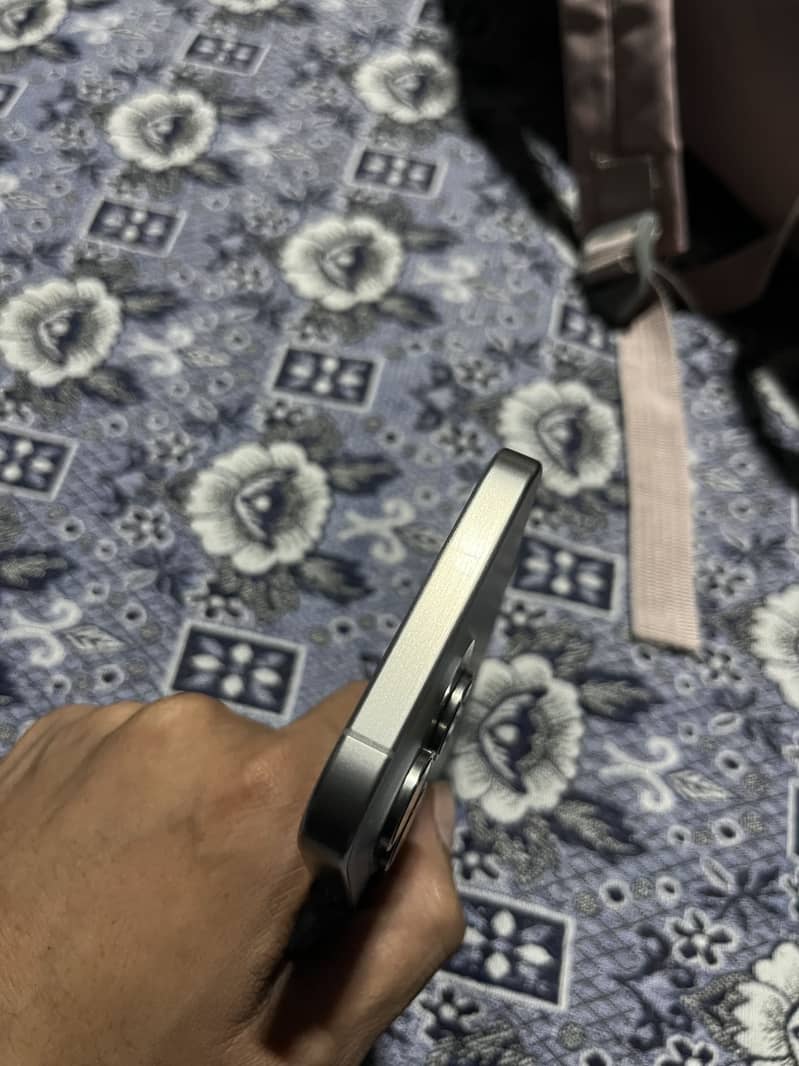 Apple iPhone 15 Pro Max 4