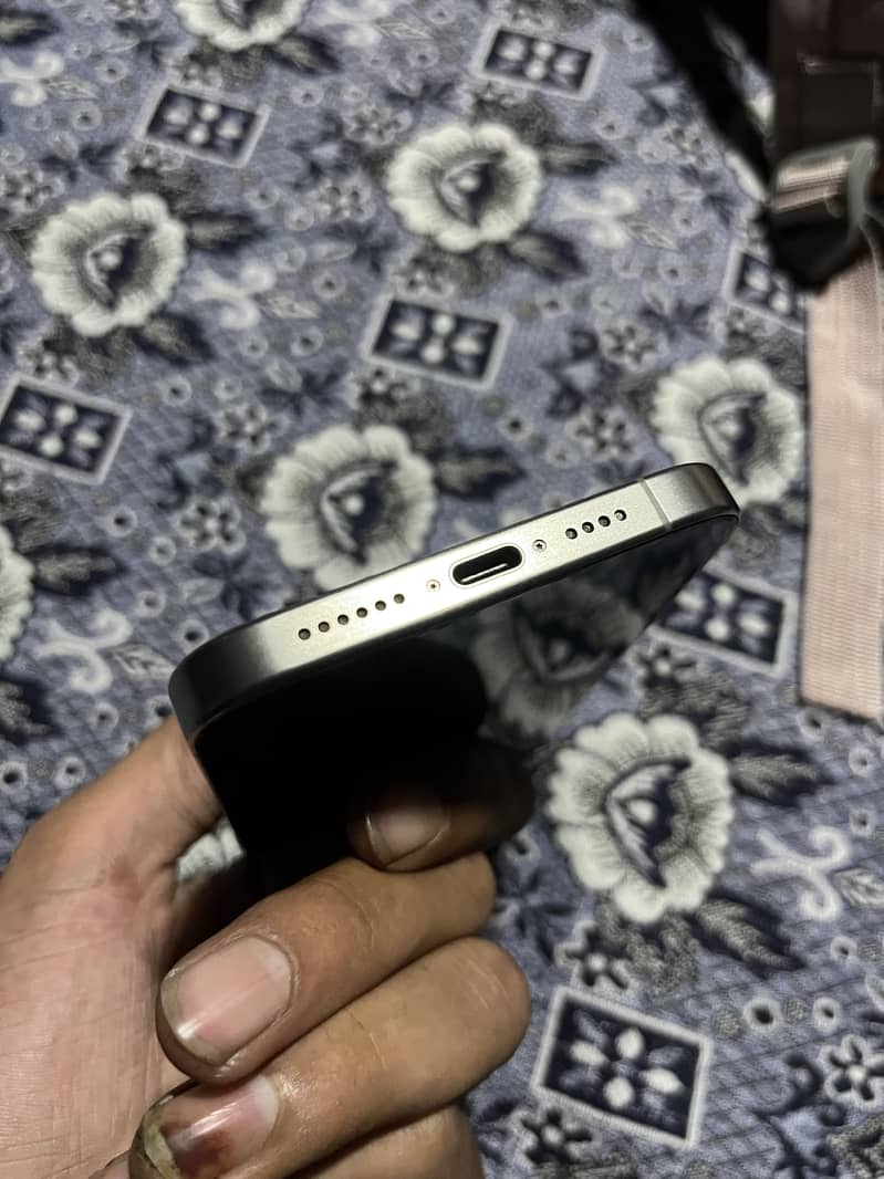 Apple iPhone 15 Pro Max 5