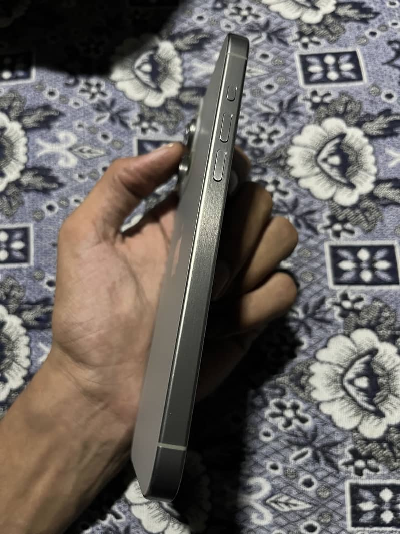 Apple iPhone 15 Pro Max 6