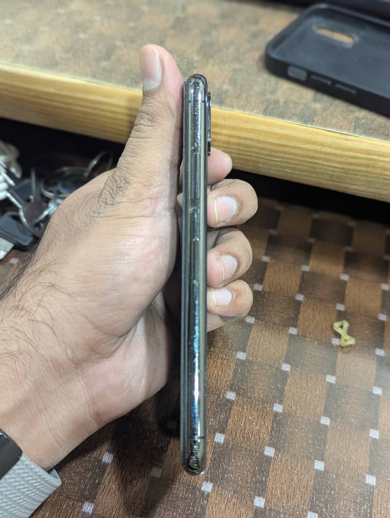 Apple iPhone X 4