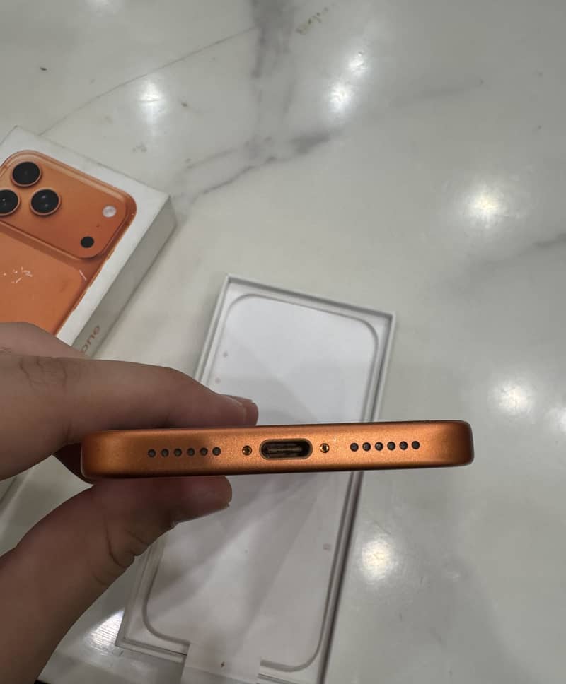Apple iPhone 17 Pro Max 2