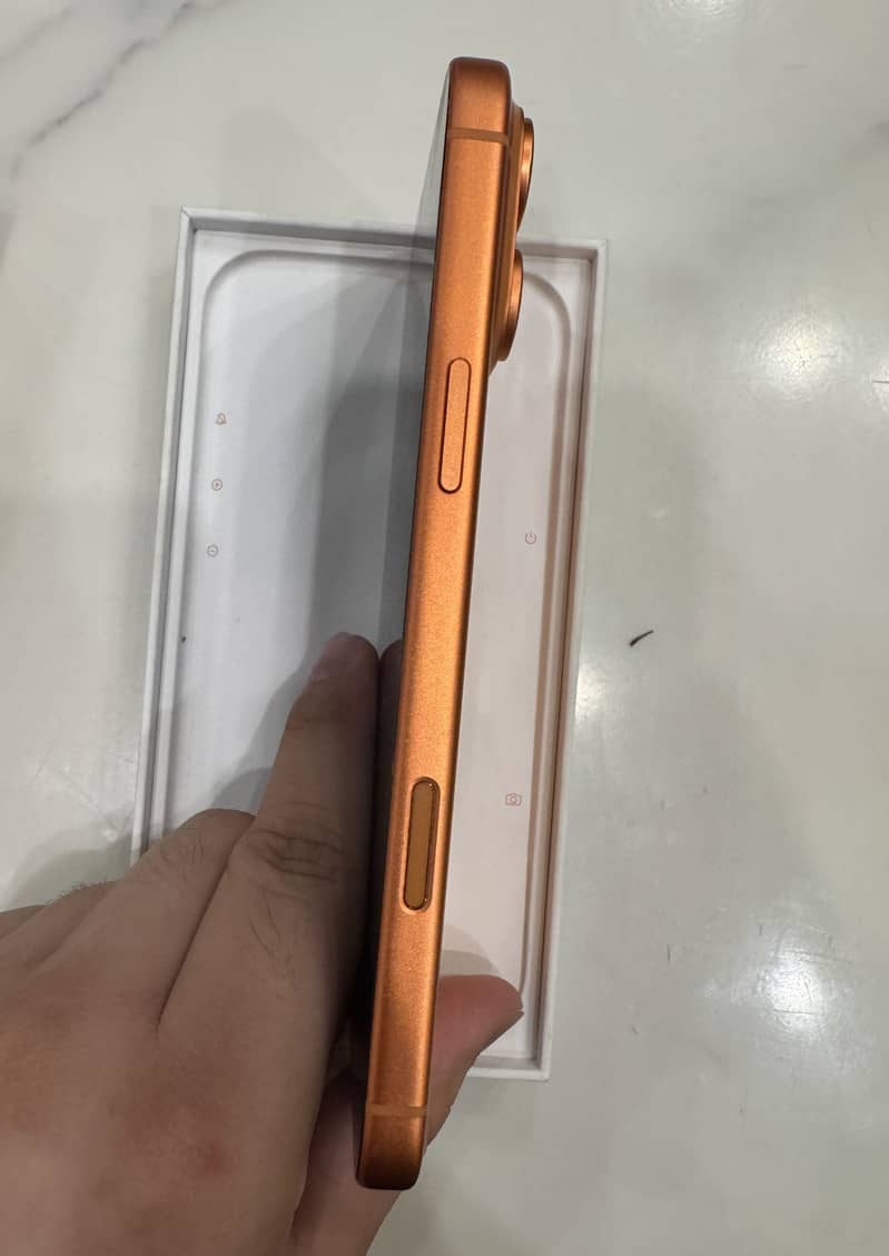 Apple iPhone 17 Pro Max 4