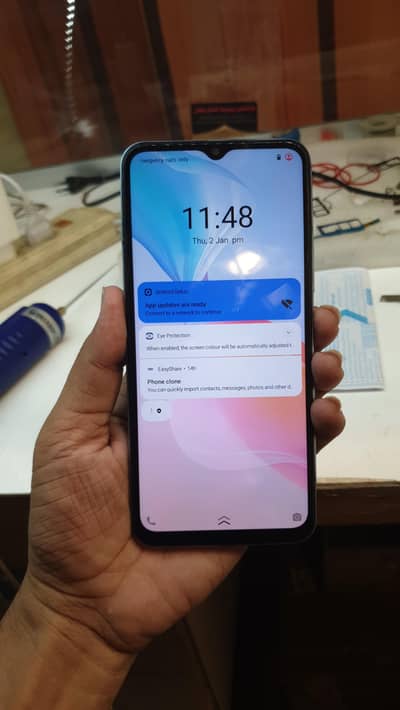 y21 t  4+1  ram    128gb rom