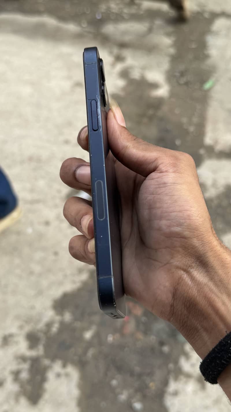Apple iPhone 12 2