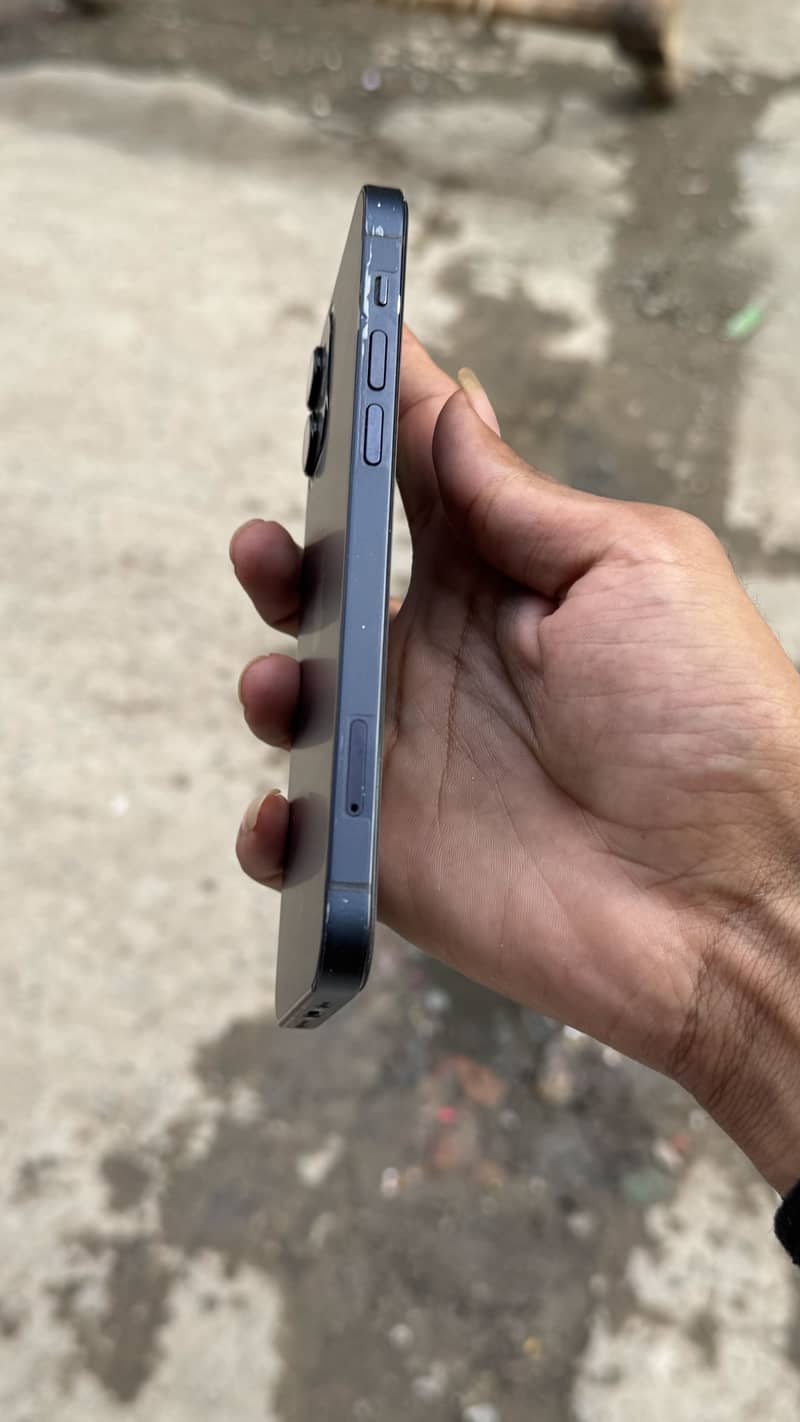 Apple iPhone 12 3