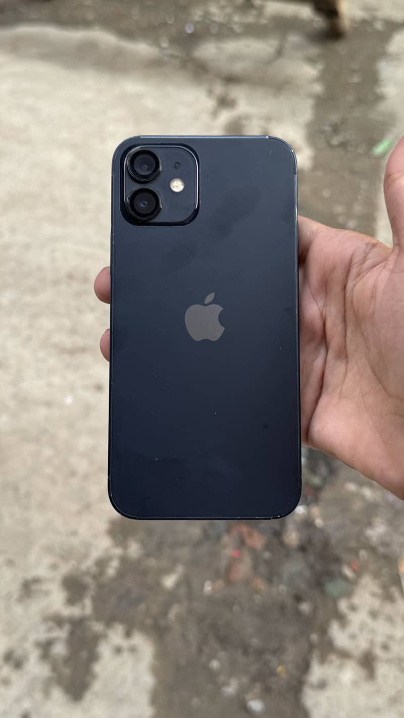 Apple iPhone 12 4