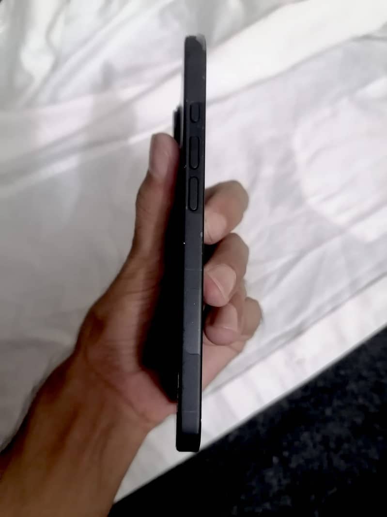Apple iPhone 16 5