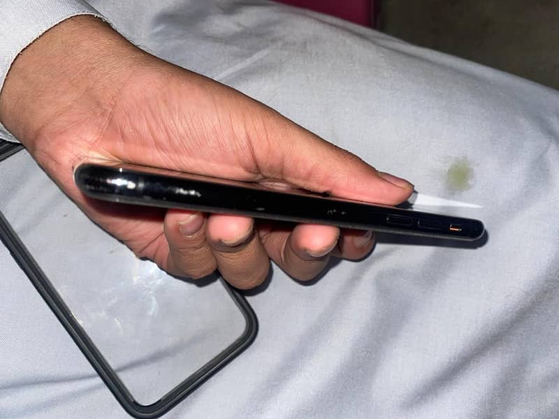 Apple iPhone X 3