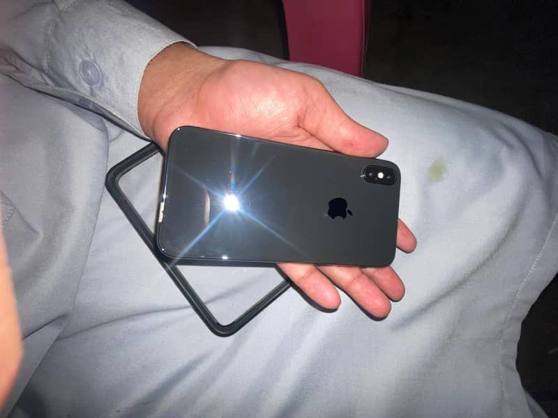 Apple iPhone X 4