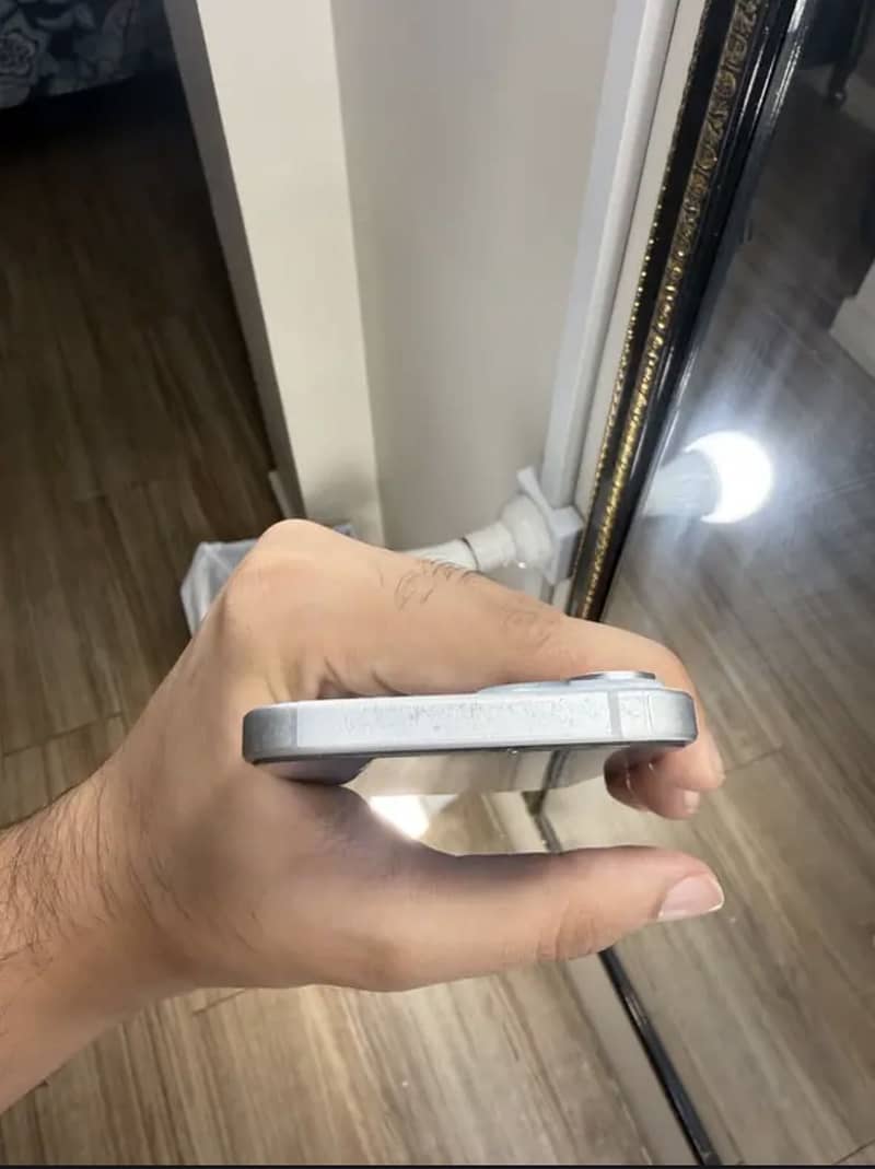 Apple iPhone 15 2