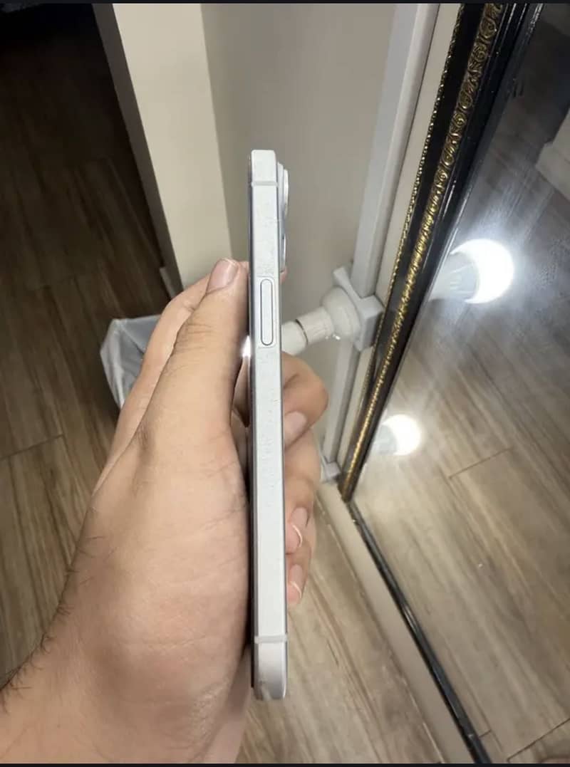 Apple iPhone 15 3