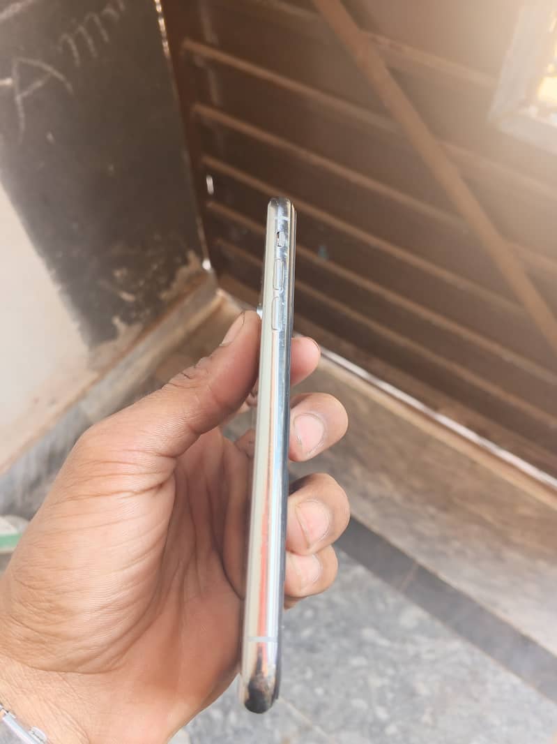 Apple iPhone X 1