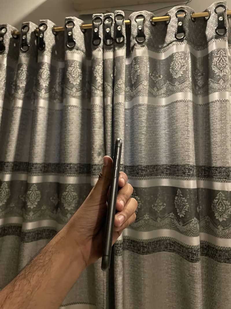 Apple iPhone 11 3