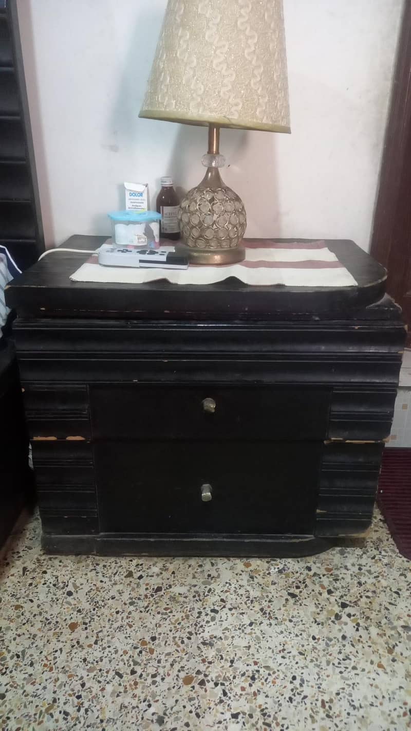 King size bed an dressing table 3
