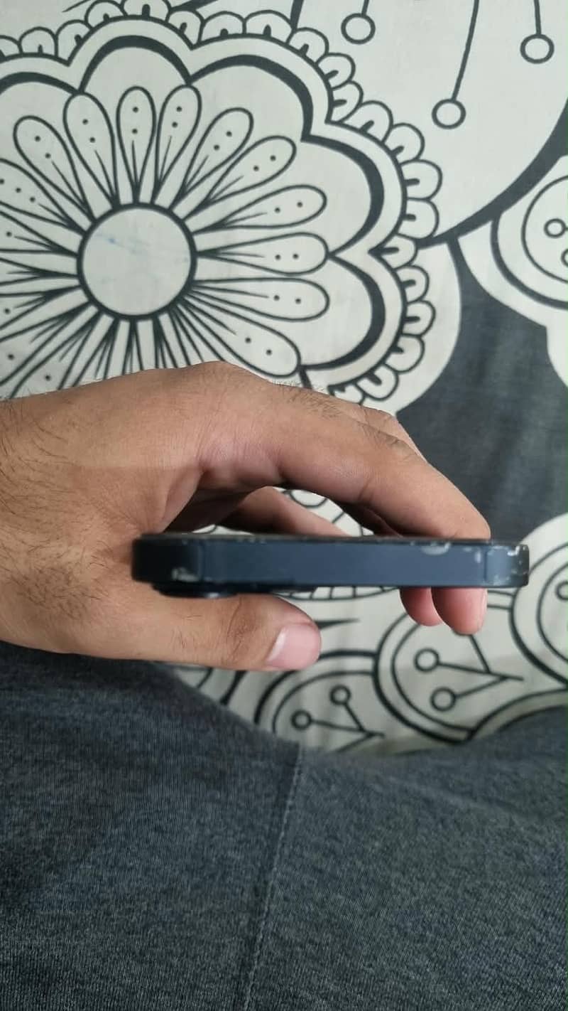 Apple iPhone 13 3