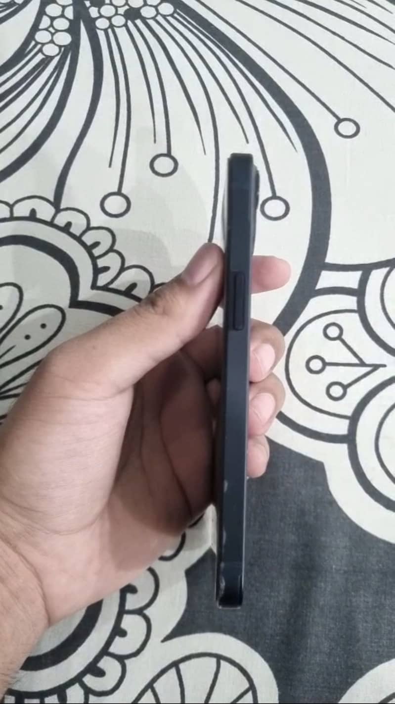 Apple iPhone 13 4