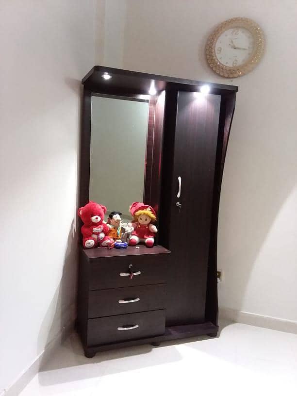 Dressing table 0