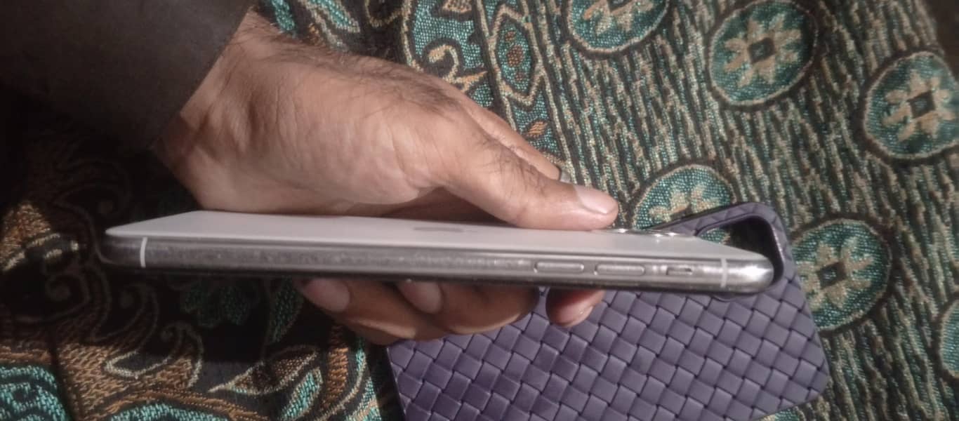 iPhone 11pro max 4