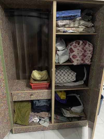 2 Door Sheet/Wardrobe Almari sale ke liye available hai.