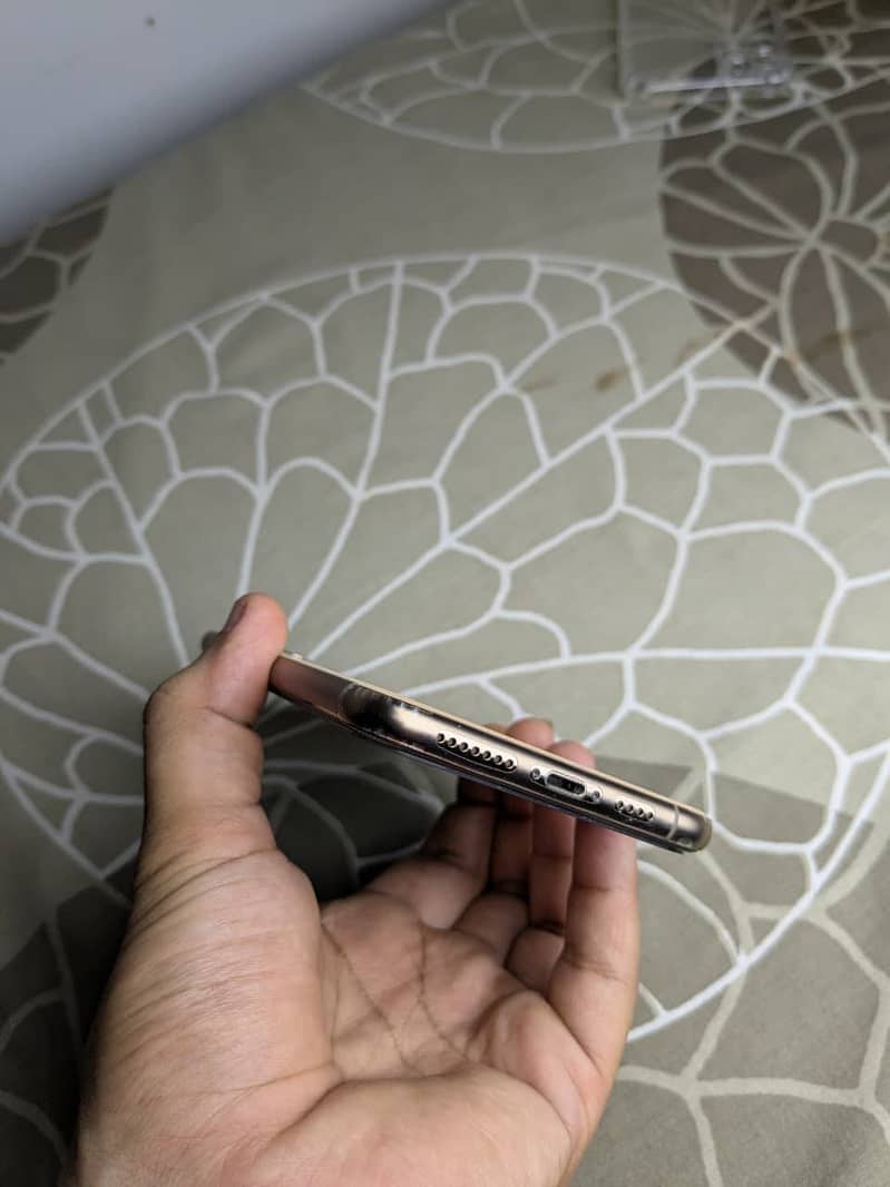 Apple iPhone 11 Pro Max 8