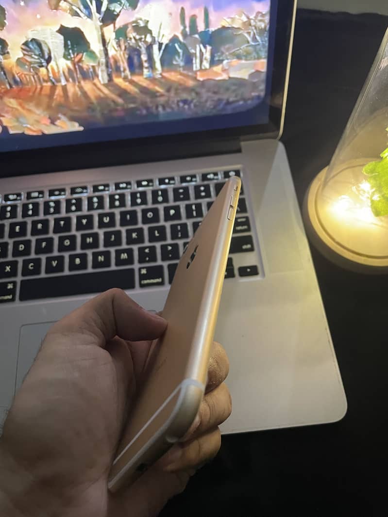 Apple iPhone 6S Plus 2