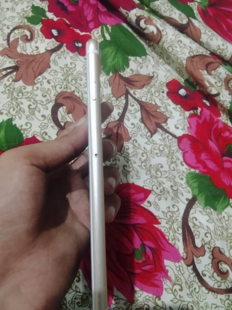 Apple iPhone 7 Plus 2
