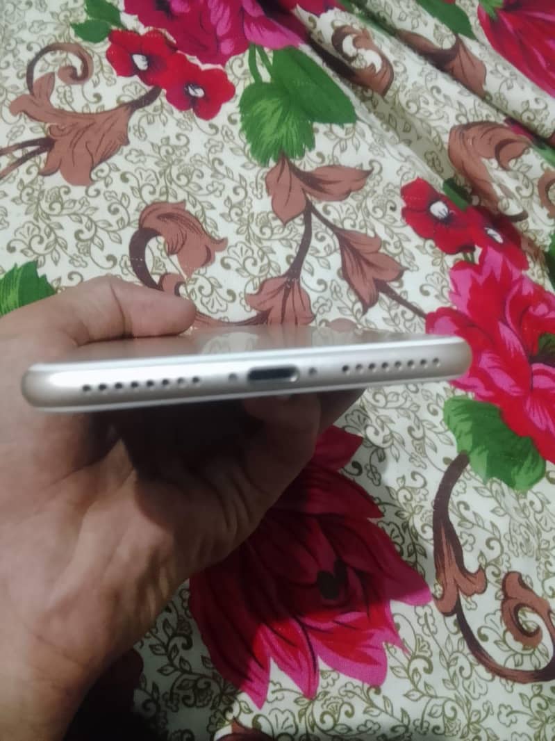 Apple iPhone 7 Plus 3