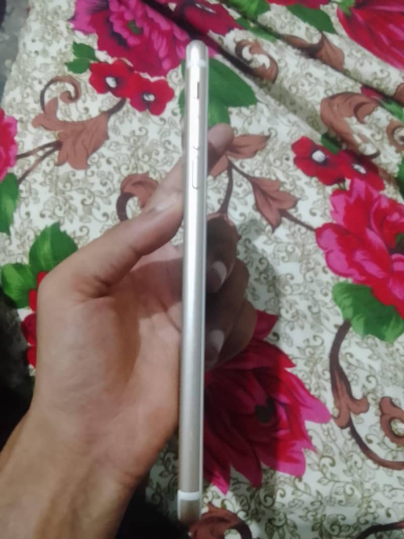 Apple iPhone 7 Plus 4