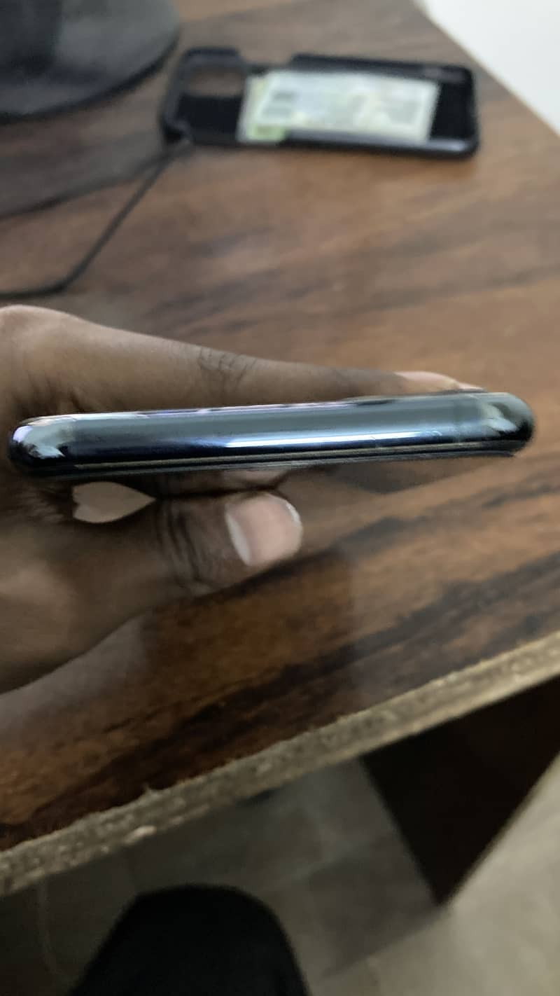 Apple iPhone 11 Pro Max 2