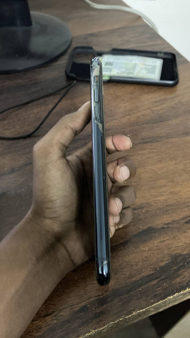 Apple iPhone 11 Pro Max 3