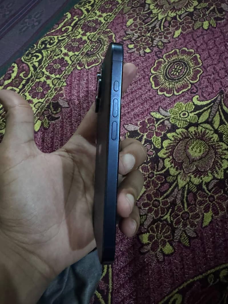 Apple iPhone 15 Pro 3