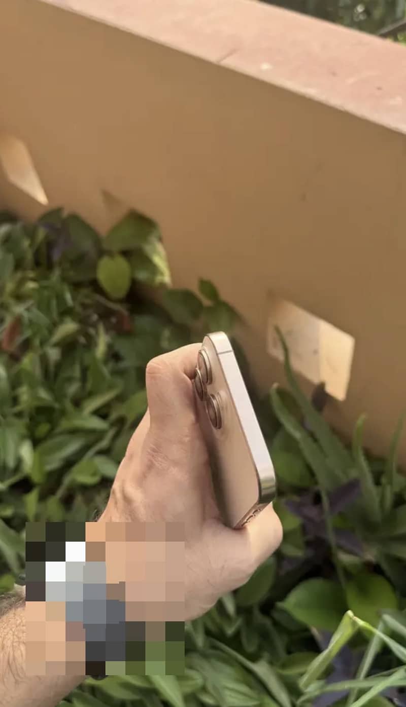 Apple iPhone 16 Pro Max 2