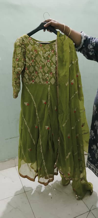 urgent partywear frock for sale in neww condition.