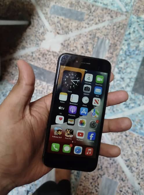 Apple iPhone 7 0