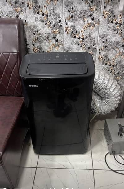 Toushiba sawa ton ac only one month use ver good condition and cooling