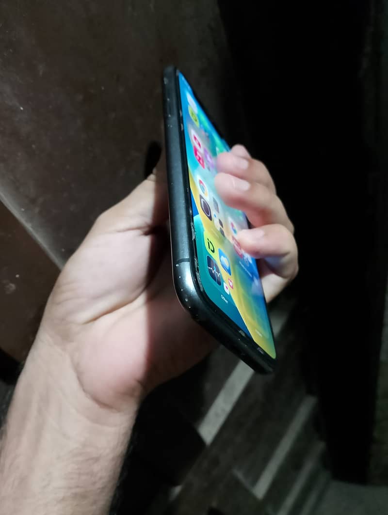 Apple iPhone 11 3