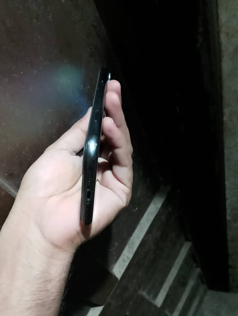 Apple iPhone 11 4